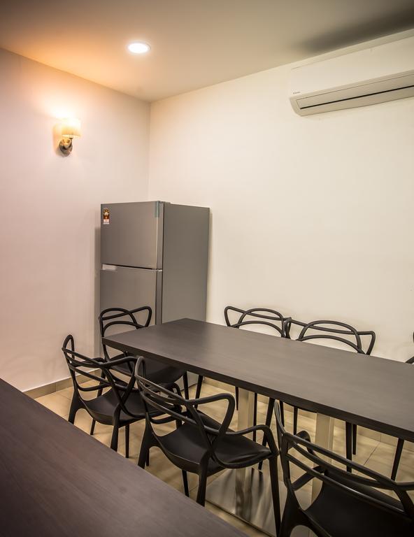 Crystal Garden Hotel - Seri Kembangan Bagian luar foto