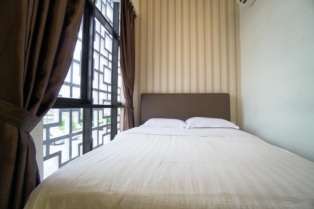 Crystal Garden Hotel - Seri Kembangan Bagian luar foto