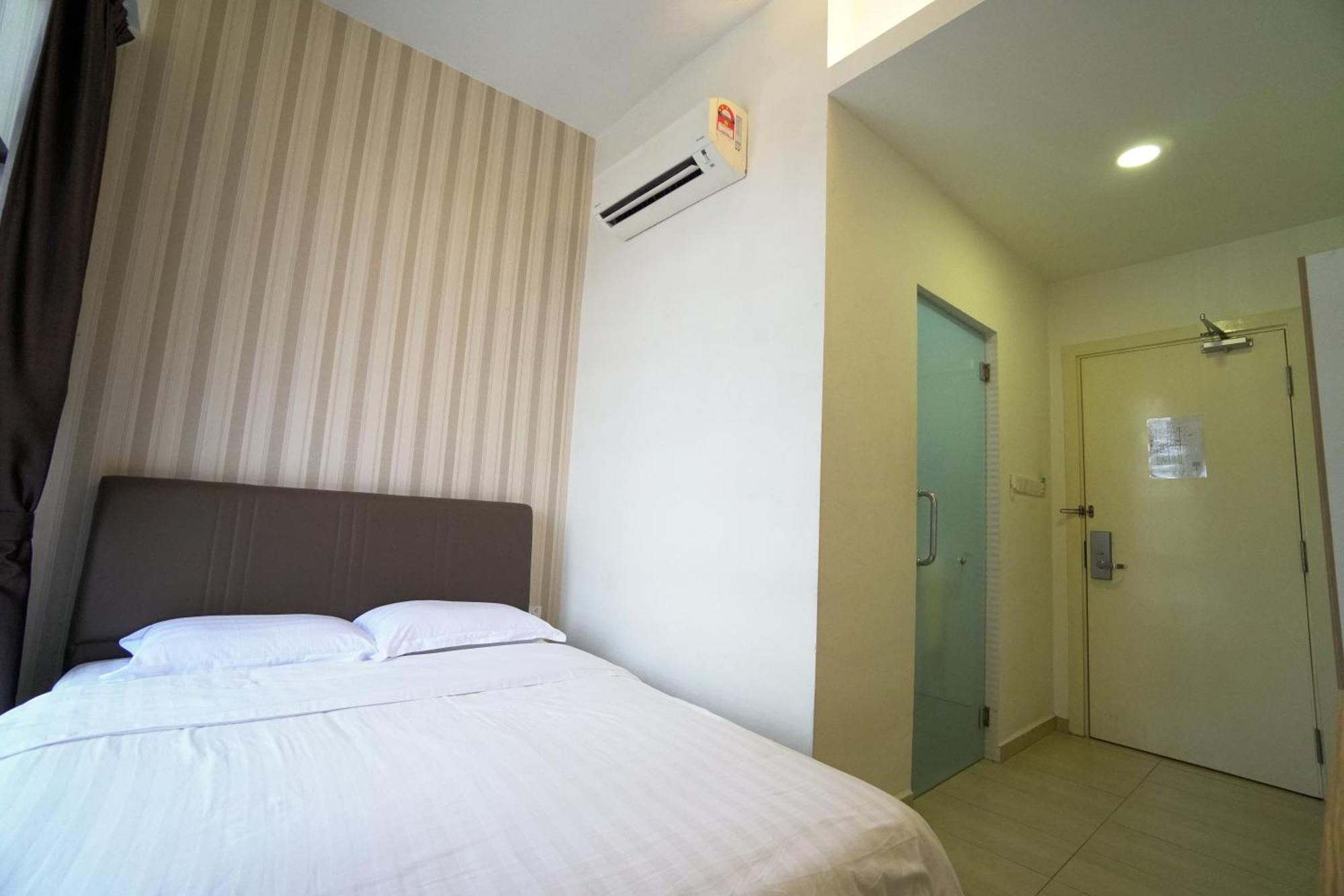 Crystal Garden Hotel - Seri Kembangan Bagian luar foto